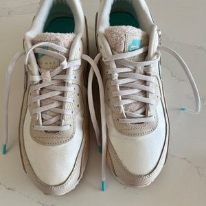 womens nike air max sneakers